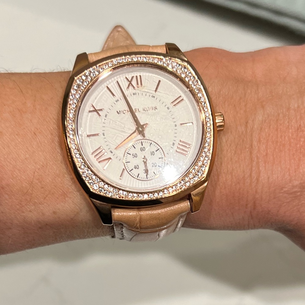 Michael Kors Tan Leather Watch - Picture 3 of 7